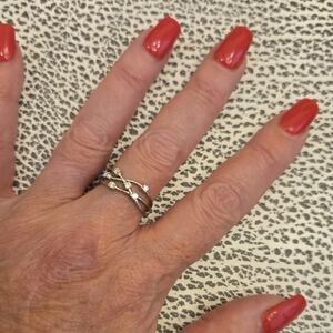 Elegant 14k White Gold Criss Cross Ring With Six Diamonds, Sz 6-1/2